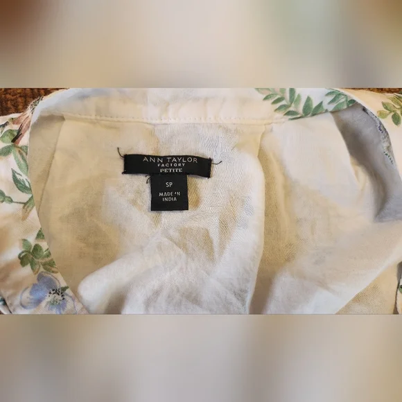 Ann Taylor Floral Button Up Blouse Garden Floral Size Small P - Picture 5 of 11